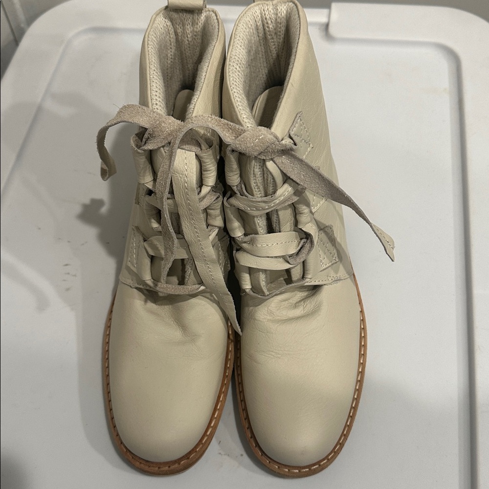 Dusica Dusica Italian Leather Lace Up Combat Boots off white cottage core size 7